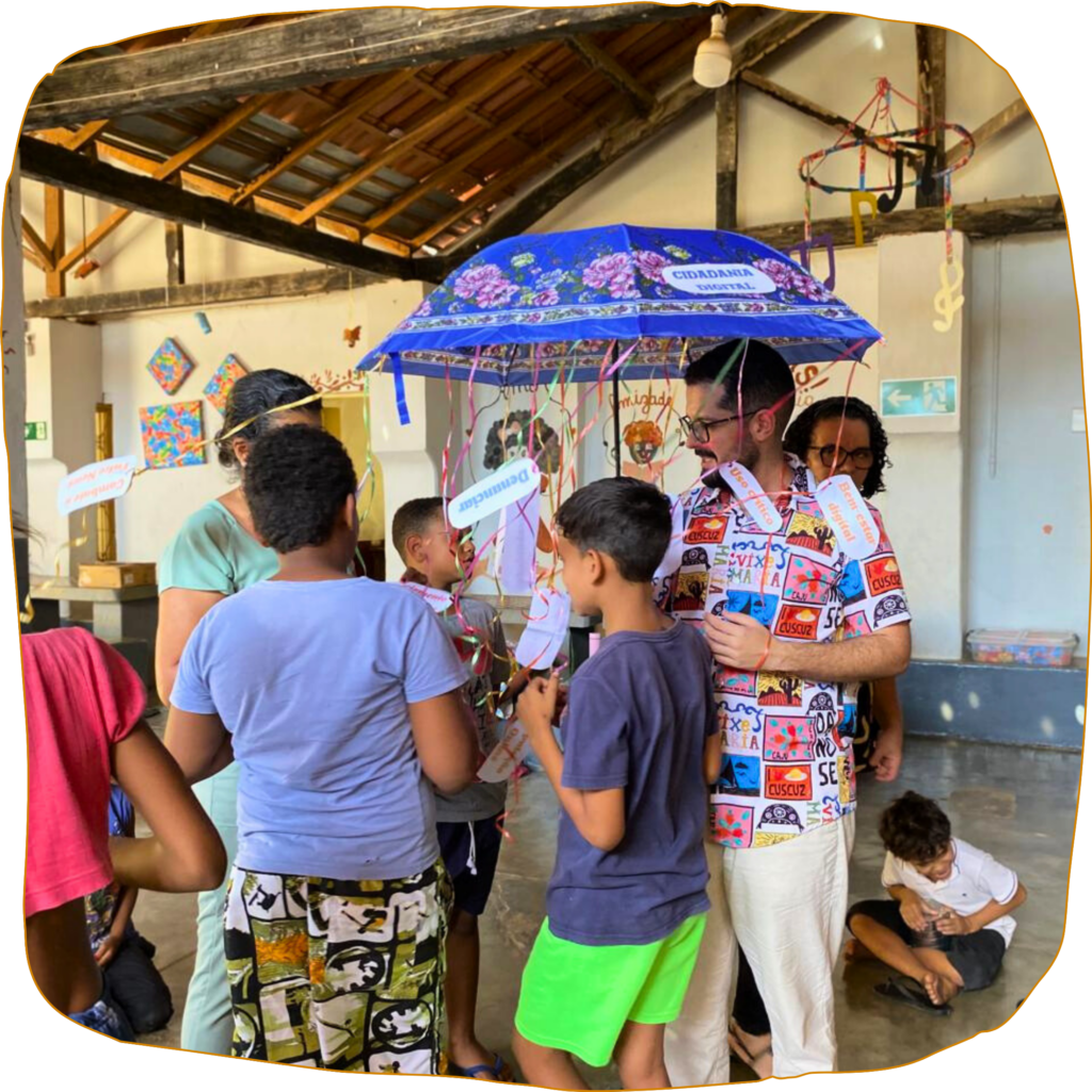 Gustavo Barreto, da SaferNet Brasil, conduziu formações em Araçuaí sobre Cidadania Digital