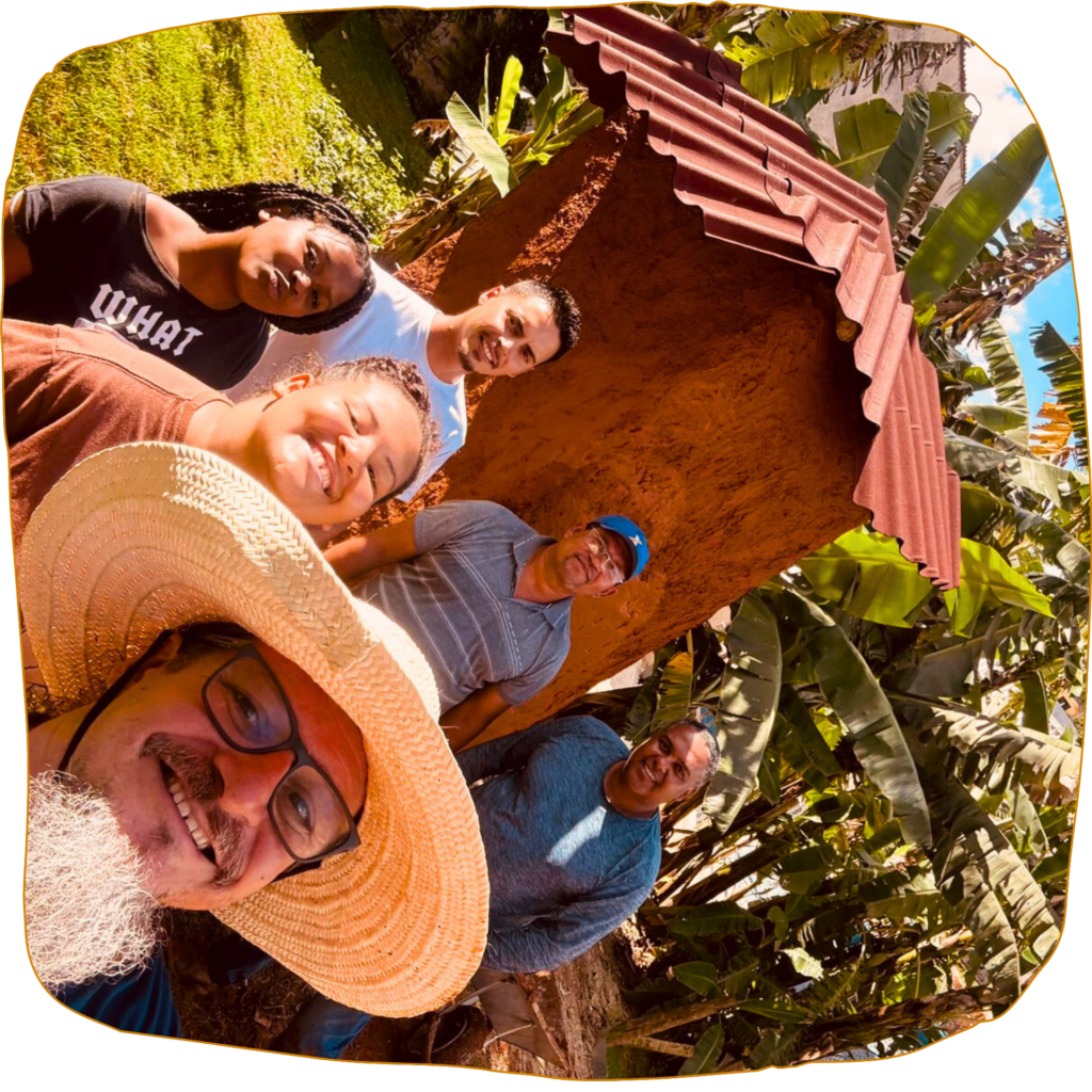 Realizada a continuação da oficina de construção da Casa de Sementes em bioconstrução no CIEJA Clóvis Caitano Miquelazzo, como parte da parceria entre o Sítio Maravilha/SP e o programa Acelerando Hortas