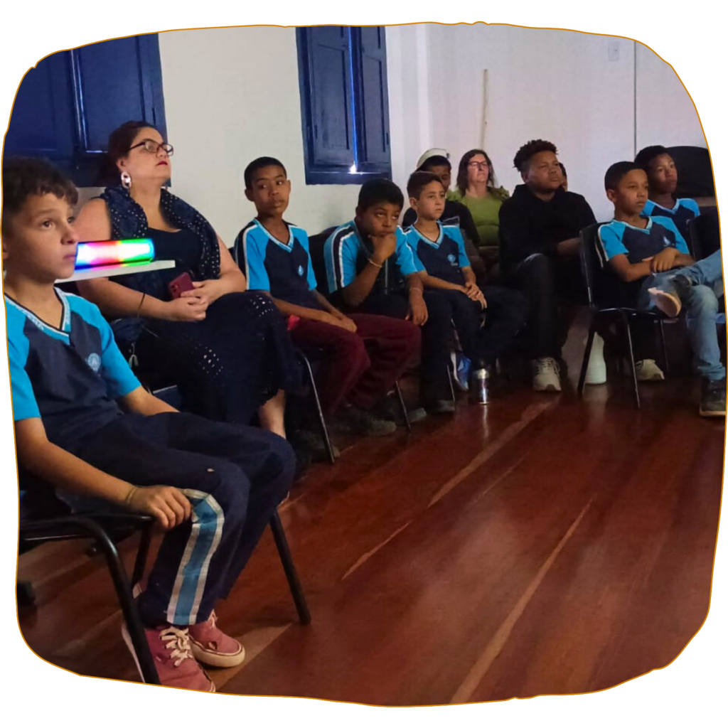 Crianças do Projeto Ser Criança de Barbacena participaram da COP AQUI