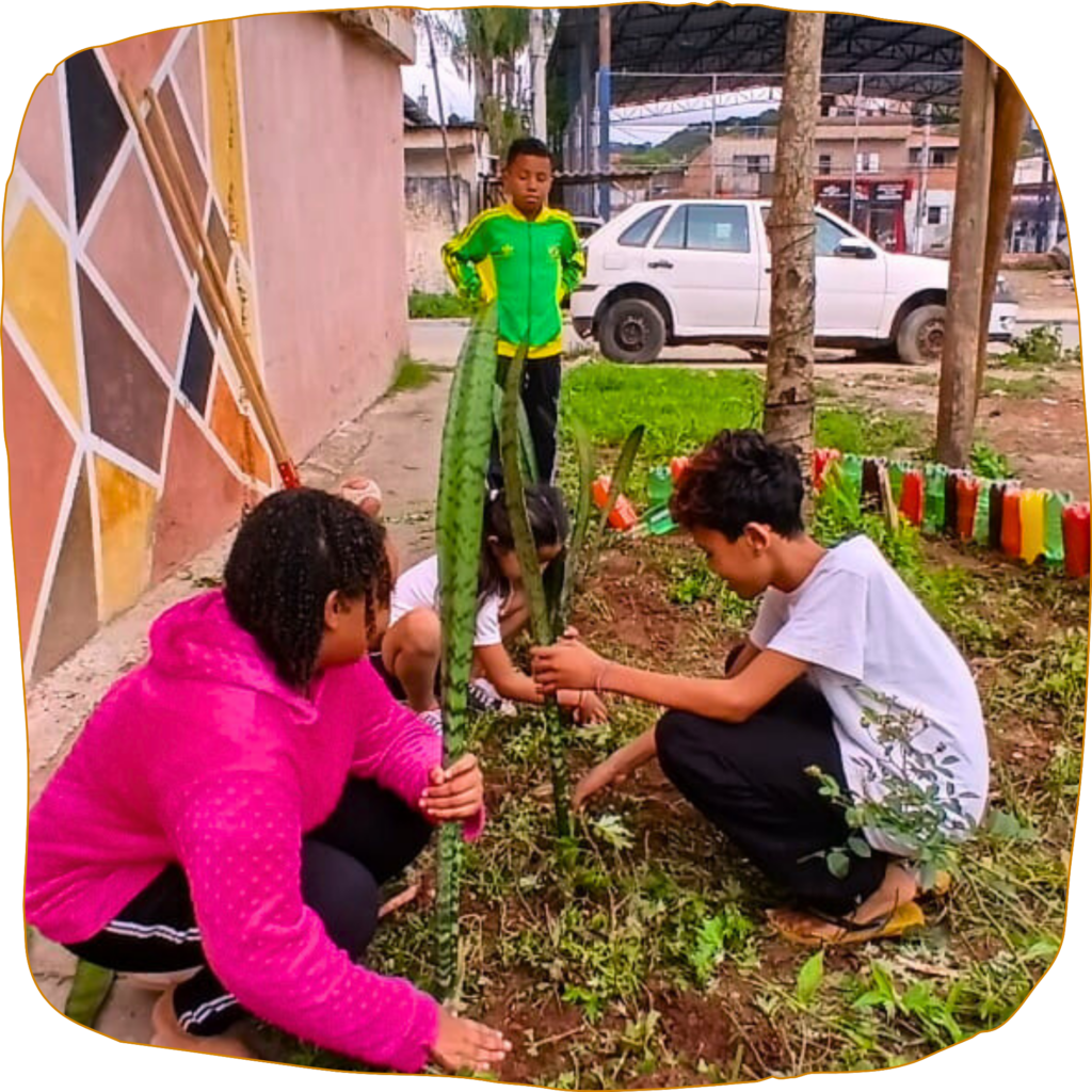 Crianças guardiãs dos bairros de Parelheiros se mobilizaram para cuidar da comunidade